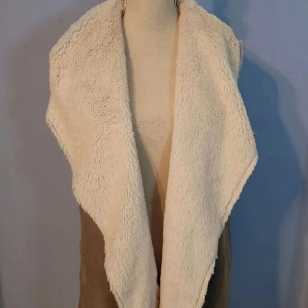 Allison Daley Medium Womens Vest - Picture 2 of 8